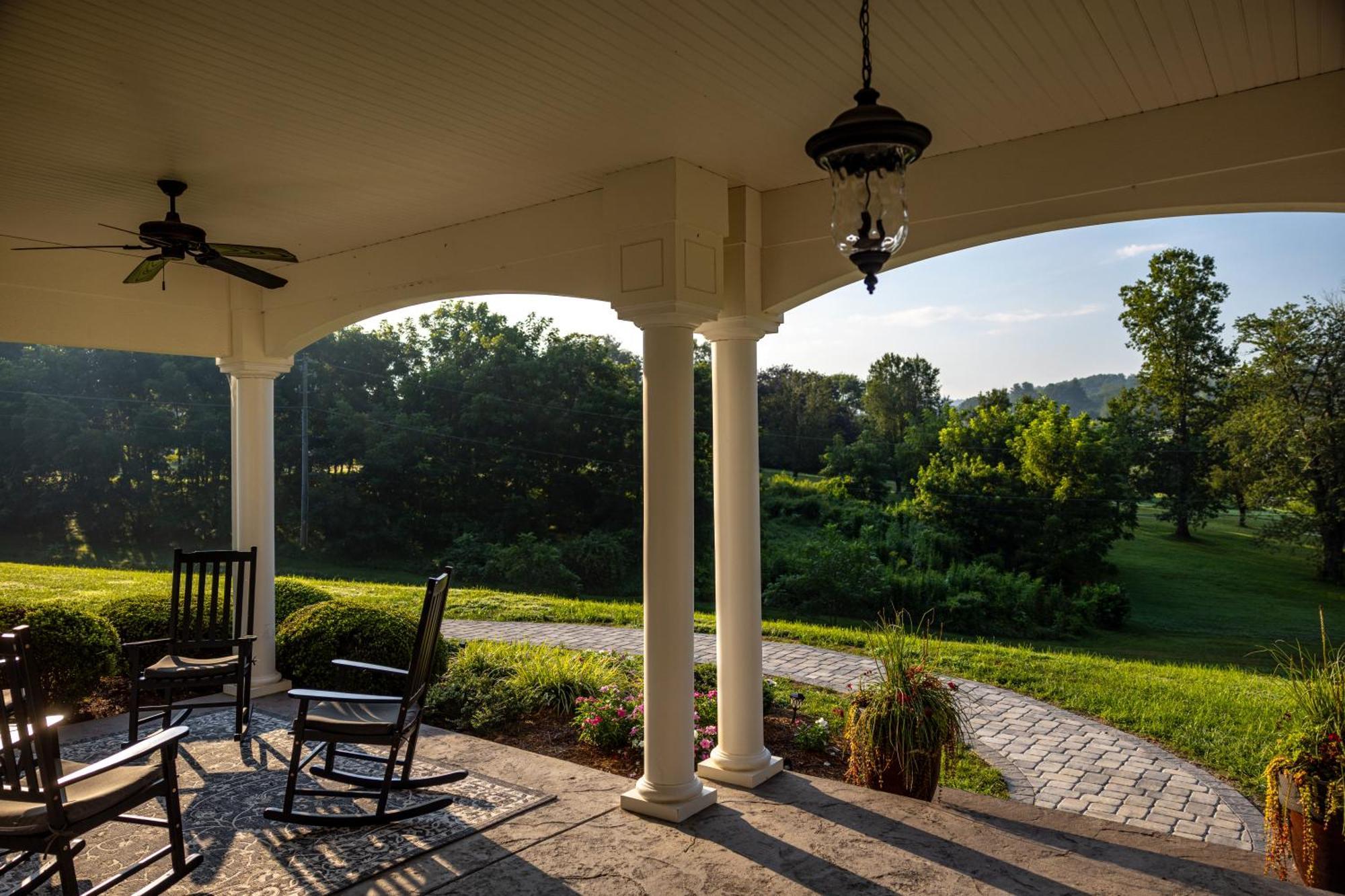 Bed & Breakfast On Tiffany Hill Mills River Экстерьер фото